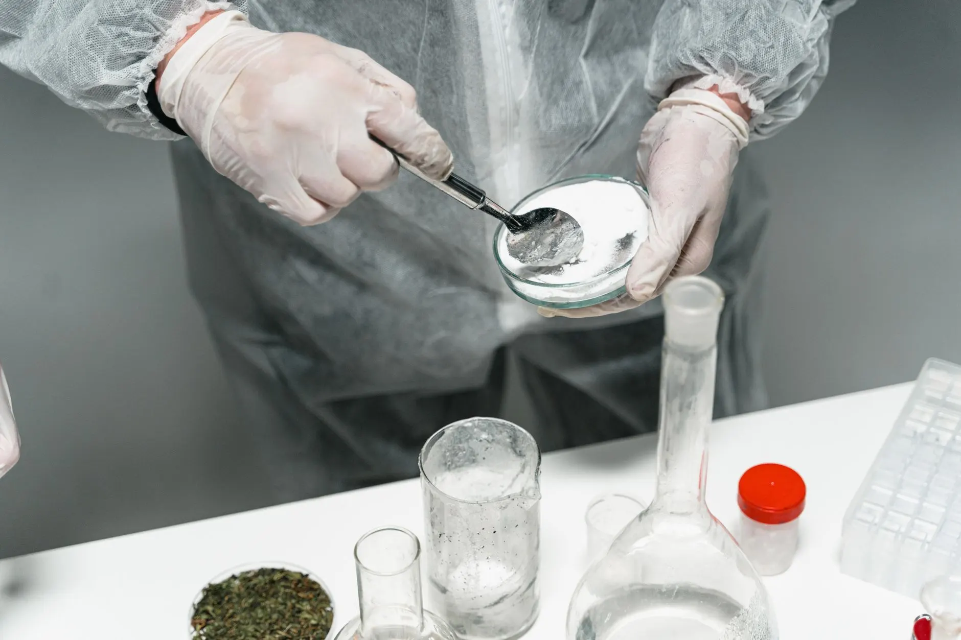 活性炭吸附箱与UV光解设备组合工艺在喷涂废气治理中的实践