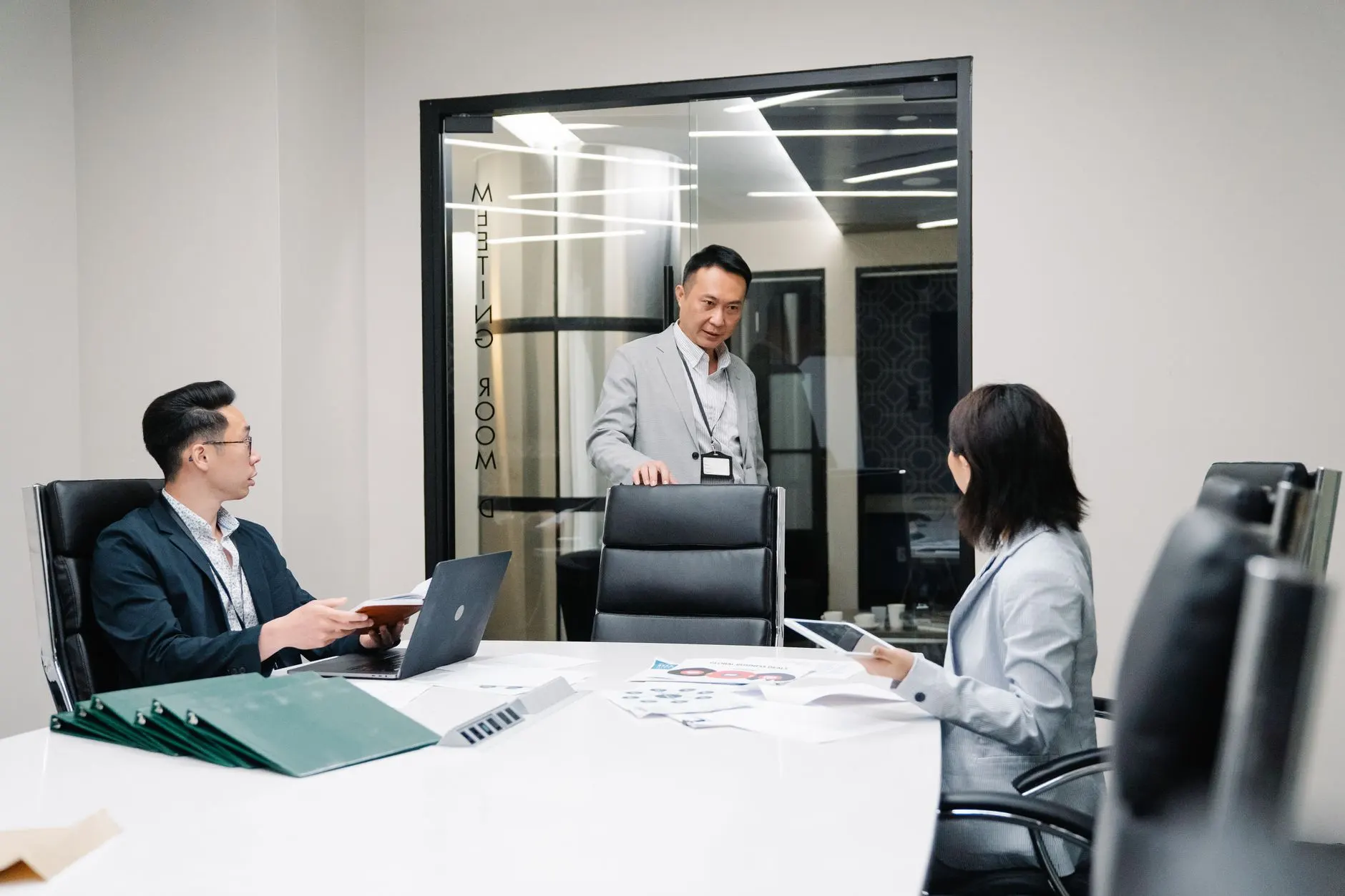 东莞电镀厂废气处理方案：活性炭吸附箱与UV光解设备组合应用