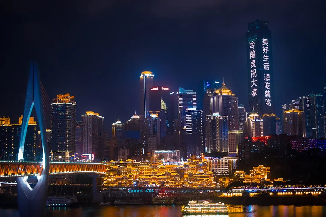 东莞炫炫环保废气治理设备活性炭吸附箱与UV光解设备技术对比分析